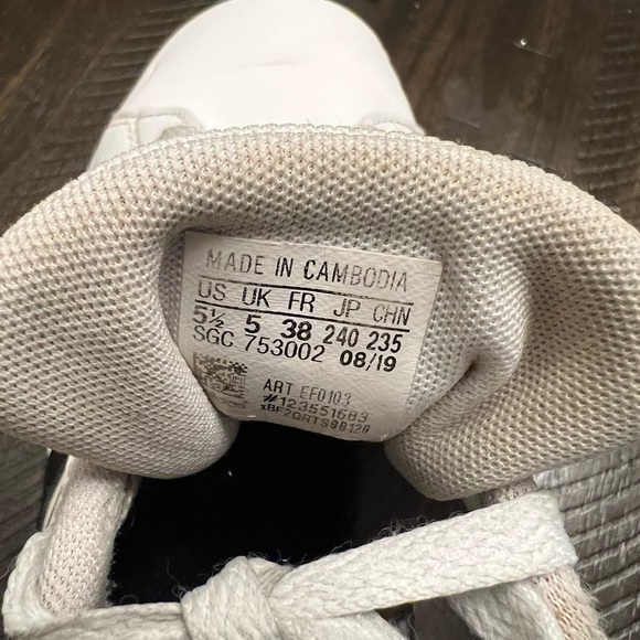 Adidas- USA size 5.5 - Picture 8 of 8